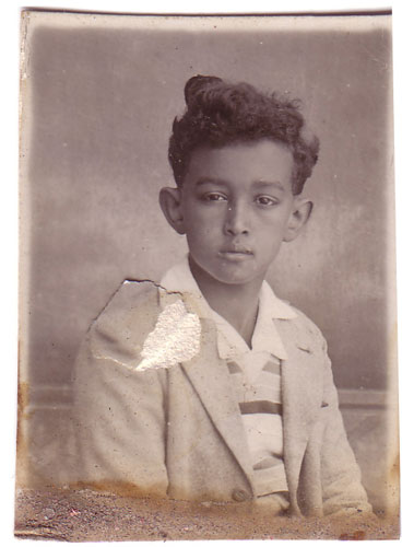 Giorgio, Archivio famiglia Marino, Fotografie, Roma, 1933 (circa).� Sul retro si legge: “Alla mia cara cugina che tanto fa per me – Giorgio”