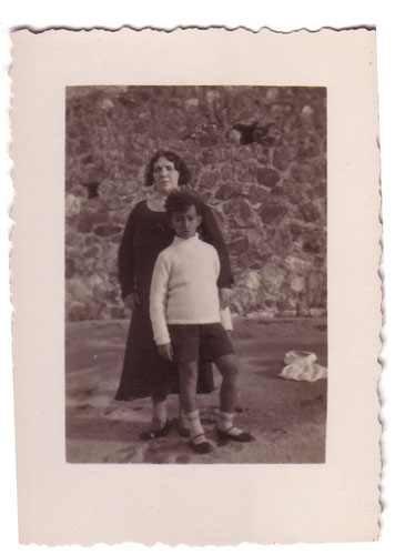Giorgio con la zia Emilia Calcaterra, moglie di Carmelo Marincola, Archivio famiglia Marino, Fotografie, Pizzo Calabro, 1932.� 