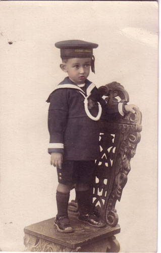 Giorgio vestito alla marinara, Archivio famiglia Marino, Fotografie, Pizzo Calabro, 1927 (circa).� 
