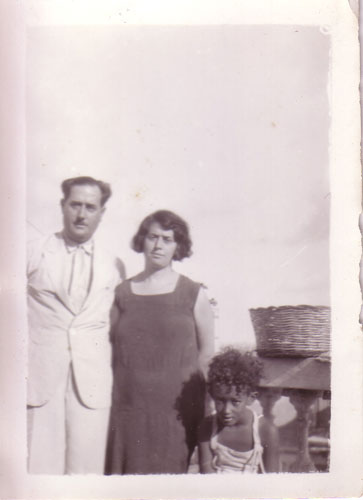 Giorgio Marincola con i cugini Giorgio e Maria Leotta, Archivio famiglia Marino, Fotografie, Pizzo Calabro, 1931 (circa).� 