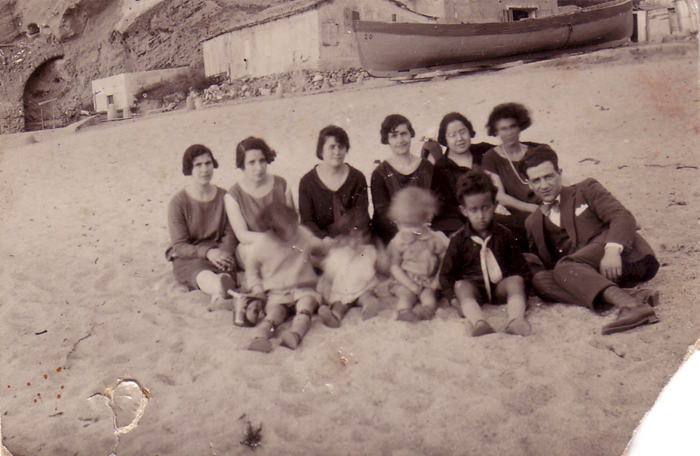 Foto scattata sulla marina di Pizzo Calabro, Archivio famiglia Marino, Fotografie, Pizzo Calabro, 1928 (circa).� 